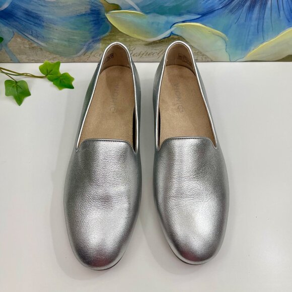 Vionic Women's Willa Slip-on Loafer in Silver Size 8.5 - Picture 7 of 12